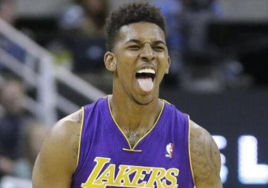 记者：拜仁考虑通过引进巴莱巴以顶替去向未明的格雷茨卡