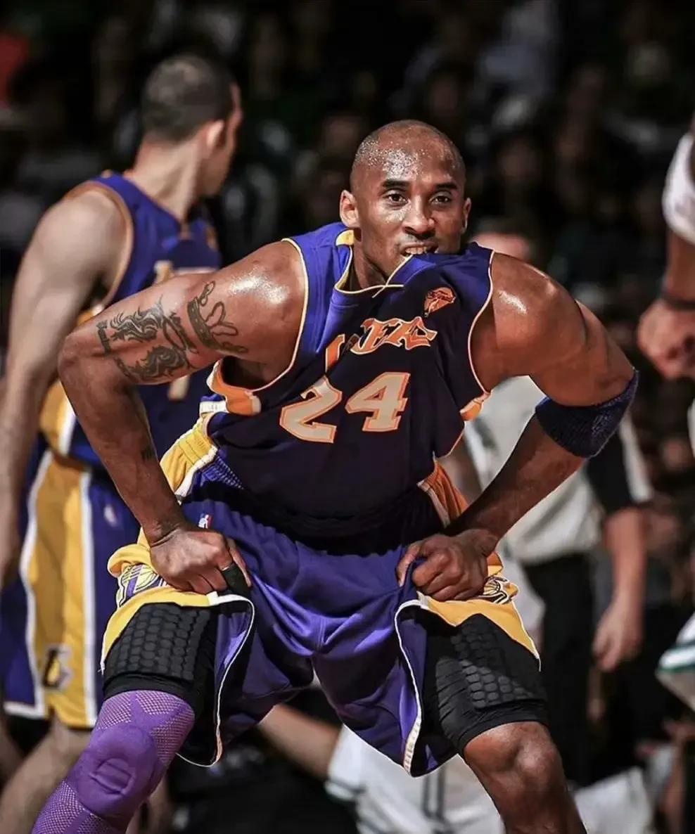 2019 赛季：费城人队签下老将中继投手大卫·罗伯逊，强化了球队后场