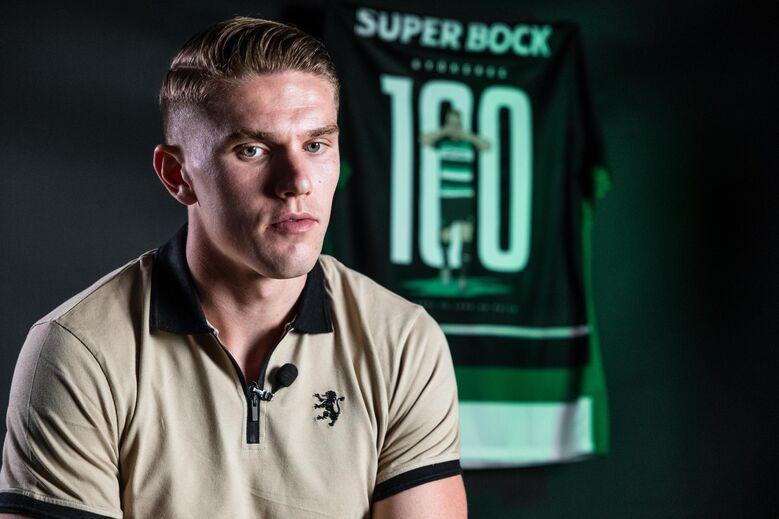 郭泓志在季后赛击出震撼全场的反方向本垒打，成为首位在大联盟季后赛开轰的台湾球员