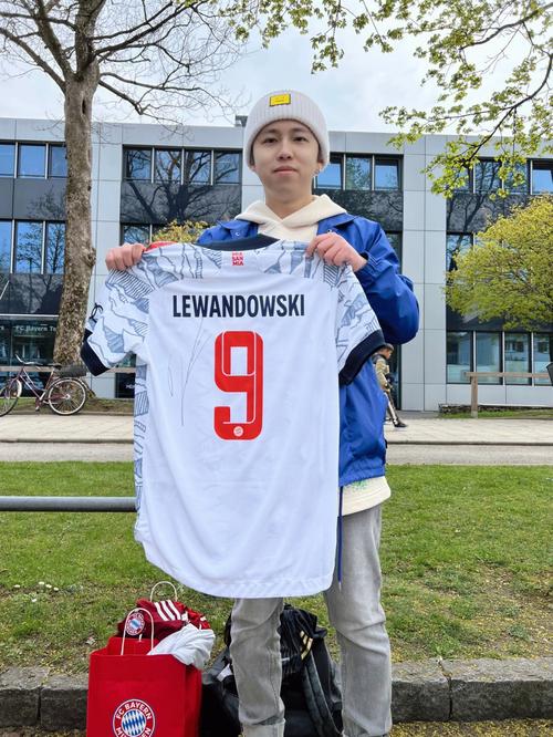 如何在足球场上保持心理稳定？