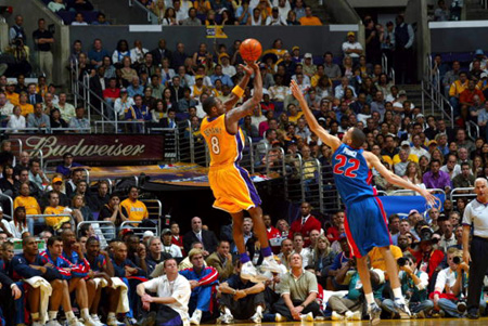 加盟新队却低迷不振？近三场场均12分，国王用福克斯换来废约