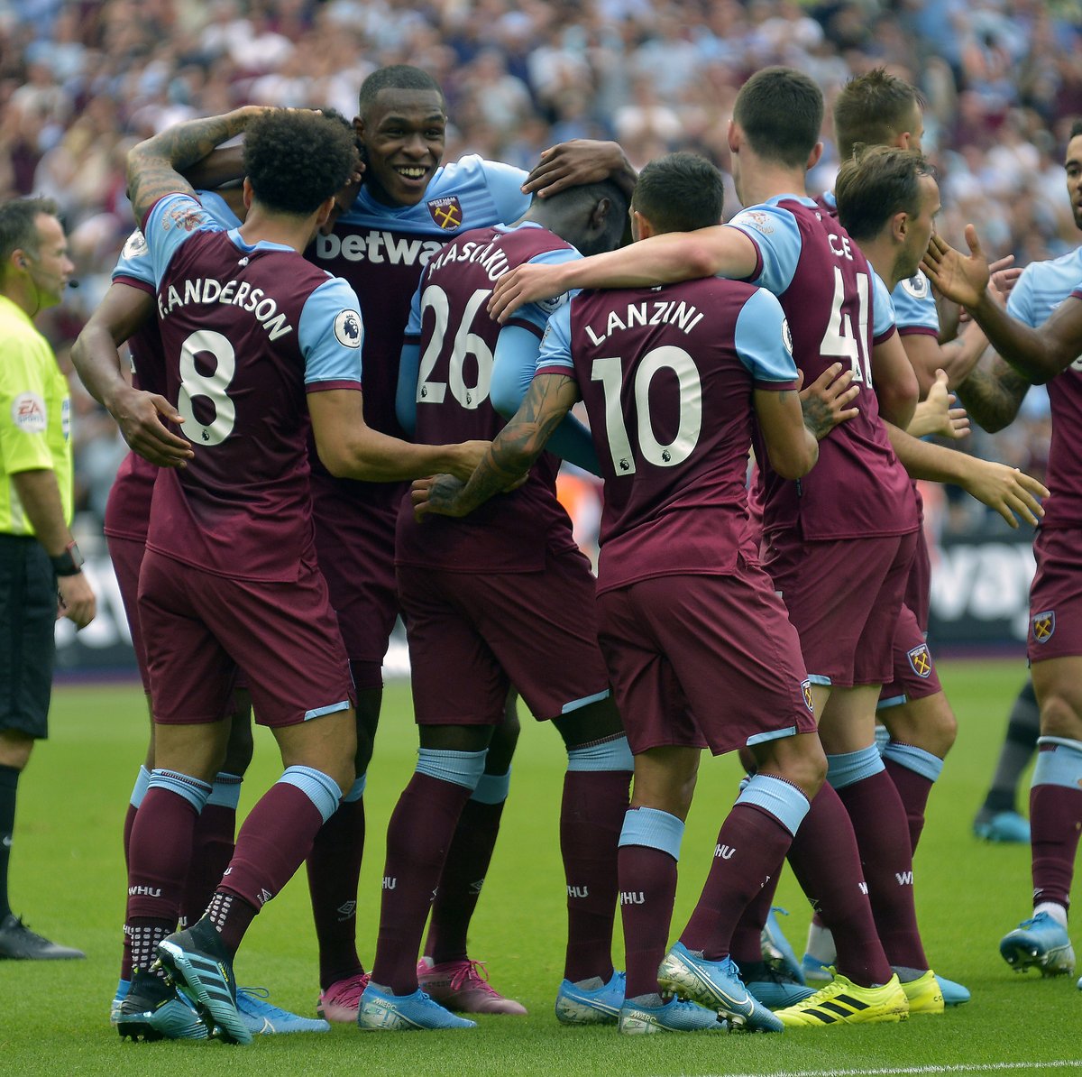 前曼联青训前锋：霍伊伦很有拼劲，但要减少与防守球员的肉搏